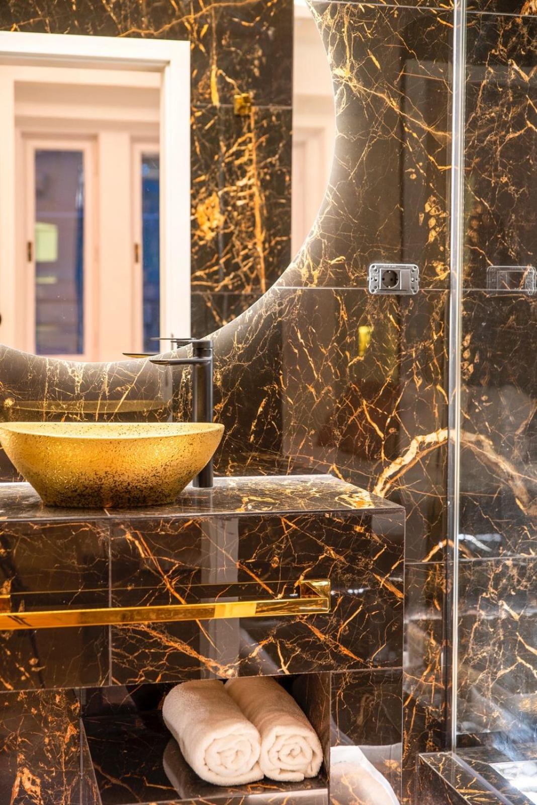 Vip Jacuzzi Luxury Apartment Budapest Luaran gambar